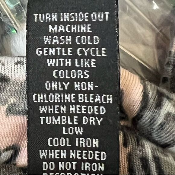 INC 2X Cold Shoulder Paisley Rhinestone Top Pink Gray Black Boho Glam V-Neck - Picture 8 of 8